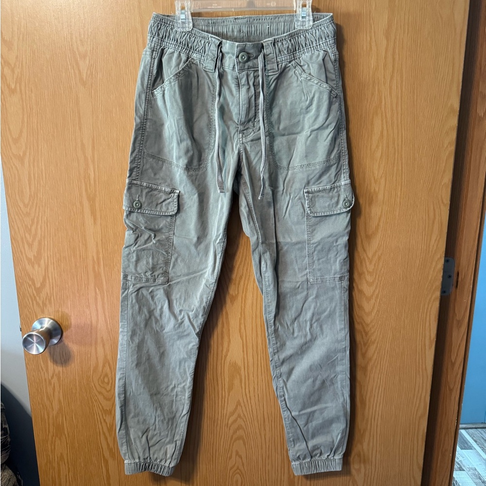 American Eagle women’s green Cargo jogger style Pants